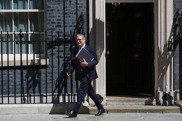June 24, 2026, London, England, United Kingdom: British Prime Minister Sir Keir Starmer departs 10 Downing Street for the House of Commons to attend the Prime Minister s Questions. London United Kingdom - ZUMAa279 20260624_zsp_a279_009 Copyright: xZeynepxDemirxAslimx