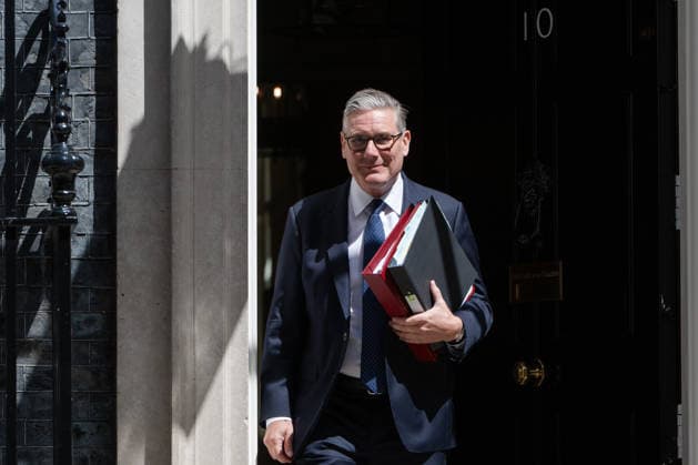 June 24, 2026, London, England, United Kingdom: UK Prime Minister KEIR STARMER departs 10 Downing Street in central London ahead of Prime Minister s Questions in the House of Commons. London United Kingdom  - ZUMAk172 20260624_zip_k172_006 Copyright: xThomasxKrychx