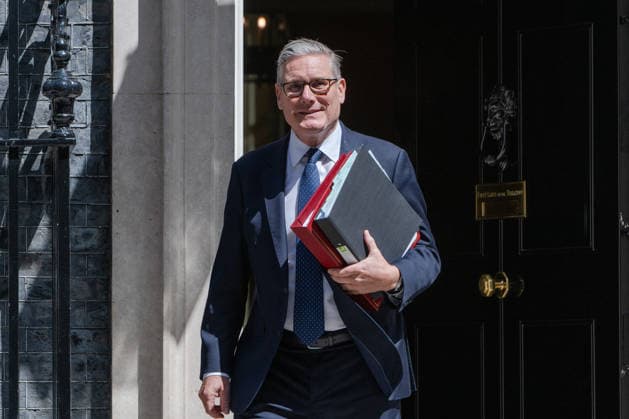 June 24, 2026, London, England, United Kingdom: UK Prime Minister KEIR STARMER departs 10 Downing Street in central London ahead of Prime Minister s Questions in the House of Commons. London United Kingdom  - ZUMAk172 20260624_zip_k172_008 Copyright: xThomasxKrychx