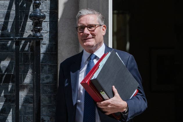 June 24, 2026, London, England, United Kingdom: UK Prime Minister KEIR STARMER departs 10 Downing Street in central London ahead of Prime Minister s Questions in the House of Commons. London United Kingdom - ZUMAk172 20260624_zip_k172_016 Copyright: xThomasxKrychx