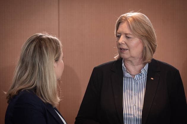 Berlin, Kabinettssitzung der Bundesregierung Kabinettssitzung der Bundesregierung am 24.06.2026 im Bundeskanzleramt in Berlin. Im Bild: Bärbel Bas (Arbeitsministerin, SPD) und Verena Hubertz (Bundesministerin für Wohnen, Stadtentwicklung und Bauwesen). Berlin Bundeskanzleramt Berlin Deutschland *** Berlin, Federal Government Cabinet Meeting Federal Government Cabinet Meeting on June 24, 2026, at the Federal Chancellery in Berlin Pictured