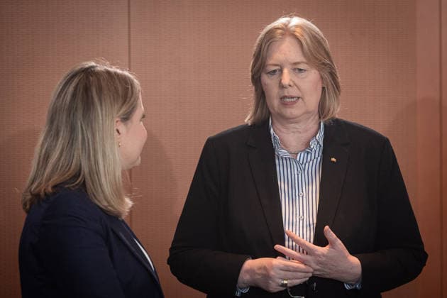 Berlin, Kabinettssitzung der Bundesregierung Kabinettssitzung der Bundesregierung am 24.06.2026 im Bundeskanzleramt in Berlin. Im Bild: Bärbel Bas (Arbeitsministerin, SPD) und Verena Hubertz (Bundesministerin für Wohnen, Stadtentwicklung und Bauwesen). Berlin Bundeskanzleramt Berlin Deutschland *** Berlin, Federal Government Cabinet Meeting Federal Government Cabinet Meeting on June 24, 2026, at the Federal Chancellery in Berlin Pictured