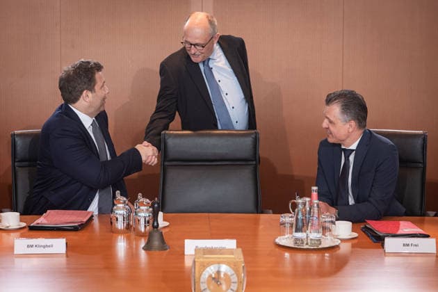 Berlin, Kabinettssitzung der Bundesregierung Kabinettssitzung der Bundesregierung am 24.06.2026 im Bundeskanzleramt in Berlin. Im Bild: Lars Klingbeil (Finanzminister, Vize-Kanzler, SPD) und Thorsten Frei (Bundesminister für besondere Aufgaben Chef des Bundeskanzleramtes, CDU) Berlin Bundeskanzleramt Berlin Deutschland *** Berlin, Federal Government Cabinet Meeting Federal Government Cabinet Meeting on June 24, 2026, at the Federal Chancellery in Berlin Pictured
