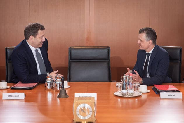 Berlin, Kabinettssitzung der Bundesregierung Kabinettssitzung der Bundesregierung am 24.06.2026 im Bundeskanzleramt in Berlin. Im Bild: Lars Klingbeil (Finanzminister, Vize-Kanzler, SPD) und Thorsten Frei (Bundesminister für besondere Aufgaben Chef des Bundeskanzleramtes, CDU) Berlin Bundeskanzleramt Berlin Deutschland *** Berlin, Federal Government Cabinet Meeting Federal Government Cabinet Meeting on June 24, 2026, at the Federal Chancellery in Berlin Pictured
