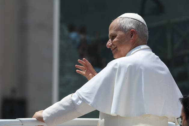 IPA86007044 - Vatican City - Italy, June 24, 2026: At the end of the audience, the pontiff leaves the square and greets the faithful who remain. Pope Leo XIV presides over the Wednesday General Audience in St. Peter™s Square. This morning, thousands of faithful and pilgrims from around the world gathered in St. Peter™s Square to attend the Wednesday General Audience with Pope Leo XIV. It was a moment of prayer, listening, and communion that filled the square with hope, reflection, and joy.  Copyright: xmarcoxiacobuccix xmarcoxiacobuccix 86007044