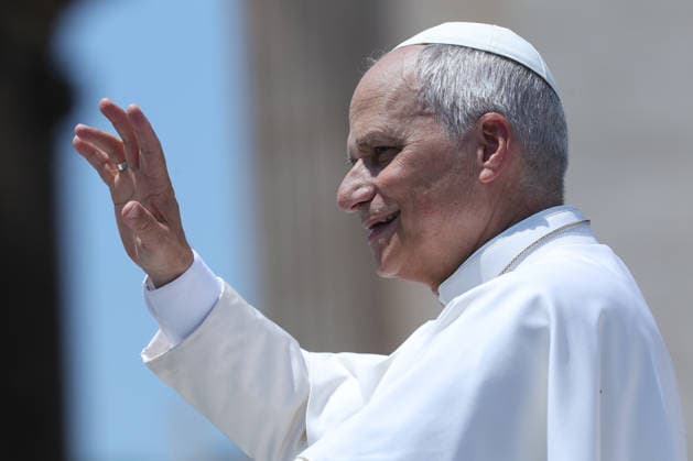 IPA86007038 - Vatican City - Italy, June 24, 2026: At the end of the audience, the pontiff leaves the square and greets the faithful who remain. Pope Leo XIV presides over the Wednesday General Audience in St. Peter™s Square. This morning, thousands of faithful and pilgrims from around the world gathered in St. Peter™s Square to attend the Wednesday General Audience with Pope Leo XIV. It was a moment of prayer, listening, and communion that filled the square with hope, reflection, and joy.  Copyright: xmarcoxiacobuccix xmarcoxiacobuccix 86007038