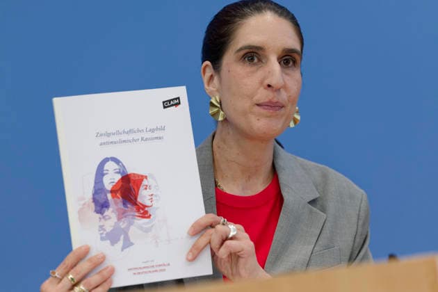 Lagebild antimuslimischer Rassismus 2026-06-24 Deutschland, Berlin SBundespressekonferenz: Vorstellung des zivilgesellschaftlichen Lagebildes antimuslimischer Rassismus und Fallzahlen 2025. Im Bild: Rima Hanano, Co-Geschäftsführerin von CLAIM. *** Report on Anti-Muslim Racism, June 24, 2026, Berlin, Germany