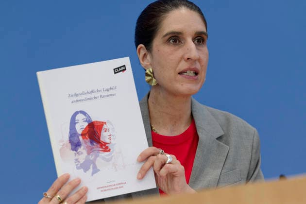 Lagebild antimuslimischer Rassismus 2026-06-24 Deutschland, Berlin SBundespressekonferenz: Vorstellung des zivilgesellschaftlichen Lagebildes antimuslimischer Rassismus und Fallzahlen 2025. Im Bild: Rima Hanano, Co-Geschäftsführerin von CLAIM. *** Report on Anti-Muslim Racism, June 24, 2026, Berlin, Germany