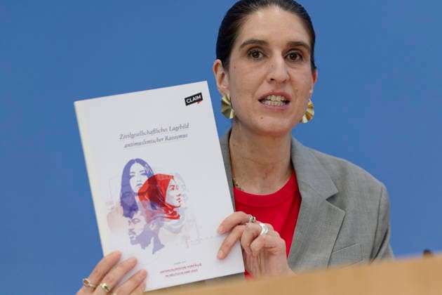 Lagebild antimuslimischer Rassismus 2026-06-24 Deutschland, Berlin SBundespressekonferenz: Vorstellung des zivilgesellschaftlichen Lagebildes antimuslimischer Rassismus und Fallzahlen 2025. Im Bild: Rima Hanano, Co-Geschäftsführerin von CLAIM. *** Report on Anti-Muslim Racism, June 24, 2026, Berlin, Germany