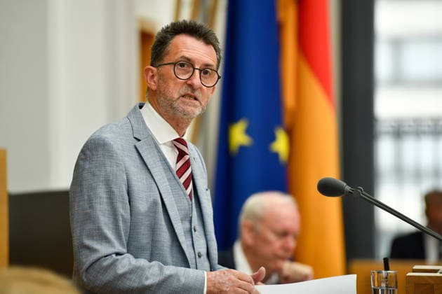 Es findet die Plenarsitzung im Saarländischen Landtag in Saarbrücken am Mittwoch (24.06.2026) statt. Im Bild: Reinhold Jost, Minister für Inneres, Bauen und Sport. *** The plenary session of the Saarland State Parliament will take place in Saarbrücken on Wednesday, June 24, 2026. Pictured is Reinhold Jost, Minister of the Interior, Construction, and Sports.,detected_source_language bub