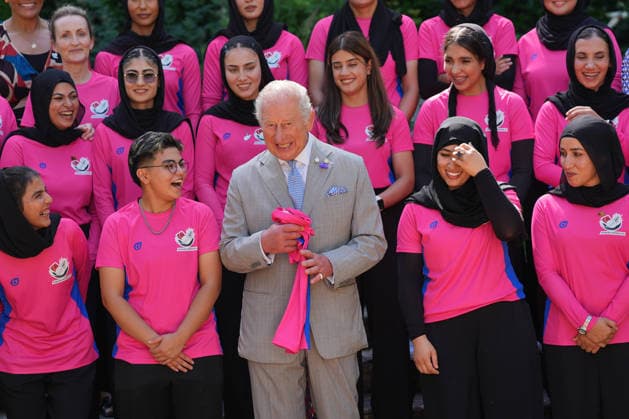 King Charles III meets Afghan Refugee Women s Cricket Team King Charles III is presented with a signed cricket shirt during a meeting with members of the Afghan Refugee Women s Cricket Team, at Clarence House, London. The team was set up during the Afghan Republic in 2010, but lost their recognition as a national team following the Taliban s return to power. Most members of the women s cricket team fled the country, and the majority are now based in Australia, where they have rebuilt their lives as refugees, and campaign for recognition. Picture date: Wednesday June 24, 2026., Credit:Yui Mok PA ROTA - B68 Avalon UK, London  Copyright: xYuixMokx xPAxROTAx-xB68x xAvalonx 1112201684