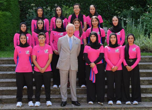 King Charles III meets Afghan Refugee Women s Cricket Team King Charles III poses for a group photo with members of the Afghan Refugee Women s Cricket Team, at Clarence House, London. The team was set up during the Afghan Republic in 2010, but lost their recognition as a national team following the Taliban s return to power. Most members of the women s cricket team fled the country, and the majority are now based in Australia, where they have rebuilt their lives as refugees, and campaign for recognition. Picture date: Wednesday June 24, 2026., Credit:Yui Mok PA ROTA - B68 Avalon UK, London  Copyright: xYuixMokx xPAxROTAx-xB68x xAvalonx 1112201675