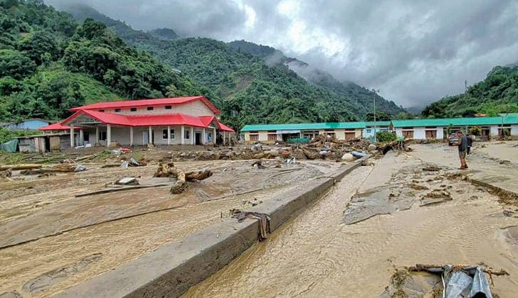 RECORD DATE NOT STATED Flash Floods Devastate NEEPCO Colony in Arunachal™s Keyi Panyor Keyi Panyor Arunachal Pradesh , Jun 24 (ANI): Widespread devastation caused by flash floods and heavy rainfall at NEEPCO colony, in Keyi Panyor on Wednesday. Keyi Panyor Arunachal Pradesh India Copyright: xANIx ANI_20260624228