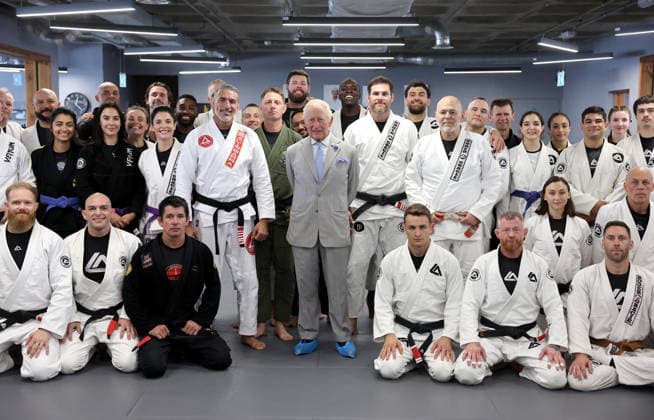The King Hears How The Charity Reorg Uses Jiu Jitsu To Support Those Facing Physical, Mental And Social Challenges LONDON, ENGLAND - JUNE 24: King Charles III (C) poses with Tinie Tempah, founder of REORG Charity Sam Sheriff, Paul Olima, Roger Gracie and students during a visit to charity REORG at the Roger Gracie Brazilian Jiu Jitsu Academy on June 24, 2026 in London, England. REORG supports military personnel, veterans and emergency service workers through Brazilian Jiu Jitsu training in safe and supportive environments., Credit:Chris Jackson PA ROTA - B68 Avalon United Kingdom, England, London  Copyright: xChrisxJacksonx xPAxROTAx-xB68x xAvalonx 1112203175