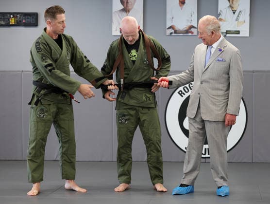 The King Hears How The Charity Reorg Uses Jiu Jitsu To Support Those Facing Physical, Mental And Social Challenges LONDON, ENGLAND - JUNE 24: King Charles III presents a black belt a a grading ceremony with founder of REORG Charity Sam Sheriff (L) during a visit to charity REORG at the Roger Gracie Brazilian Jiu Jitsu Academy on June 24, 2026 in London, England. REORG supports military personnel, veterans and emergency service workers through Brazilian Jiu Jitsu training in safe and supportive environments., Credit:Chris Jackson PA ROTA - B68 Avalon United Kingdom, England, London  Copyright: xChrisxJacksonx xPAxROTAx-xB68x xAvalonx 1112203191