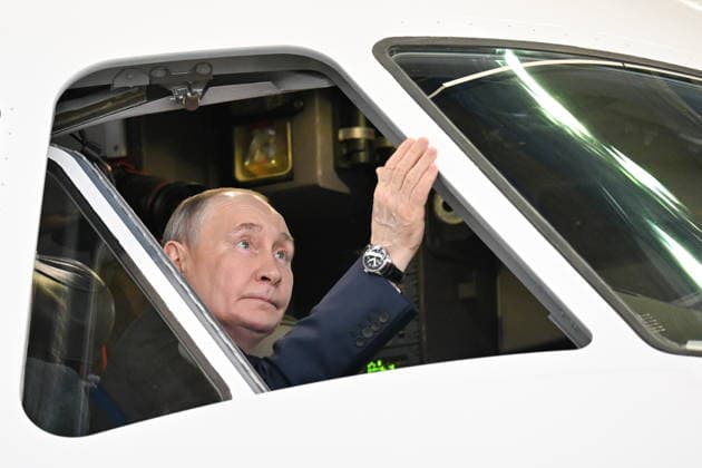 RUSSIA, ZHUKOVSKY - JUNE 24, 2026: Russia s President Vladimir Putin visits Gromov Flight Research Institute in Zhukovsky, some 40 km southeast of Moscow. Yuri Kochetkov POOL TASS  94217710