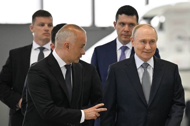 RUSSIA, ZHUKOVSKY - JUNE 24, 2026: Russia s President Vladimir Putin, Russia s Industry and Trade Minister Anton Alikhanov, United Aircraft Corporation (UAC) General Director Vadim Badekha (R-L) visit Gromov Flight Research Institute in Zhukovsky, some 40 km southeast of Moscow. Yuri Kochetkov POOL TASS  94219927