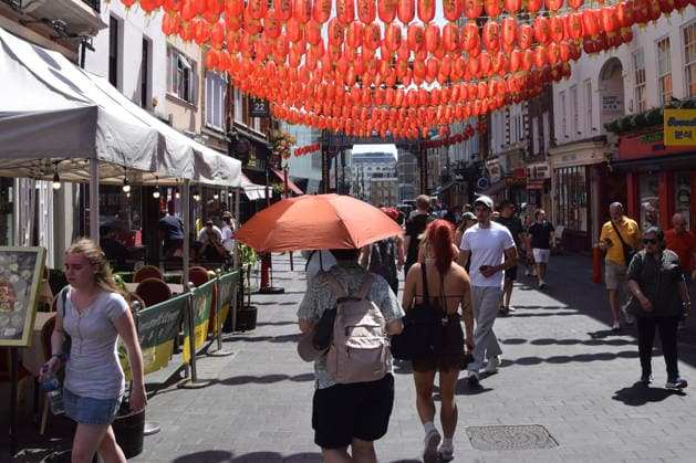 June 24, 2026, London, England, United Kingdom: A person shelters from the scorching sun in Chinatown as the Met Office issues an amber warning for extreme heat. London United Kingdom  - ZUMAv130 20260624_zip_v130_026 Copyright: xVukxValcicx