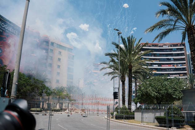 Final Session of the Mascletá Contest in Alicante: A mascletá during the seventh session of the Mascletá Contest, held in Plaza de los Luceros on June 24, 2026, in Alicante, Valencian Community, Spain. Today marks the final fireworks display, held in Plaza de los Luceros, which has once again drawn thousands of Alicante residents and visitors to the city center to feel the thrill of the fireworks, marking the highlights of the official festivities in the capital of the Costa Blanca. JUNE 24, 2026 Alicante, Valencian Community Alicante, Valencian Community, Spain  Copyright: xRobertoxPlazax 7619836