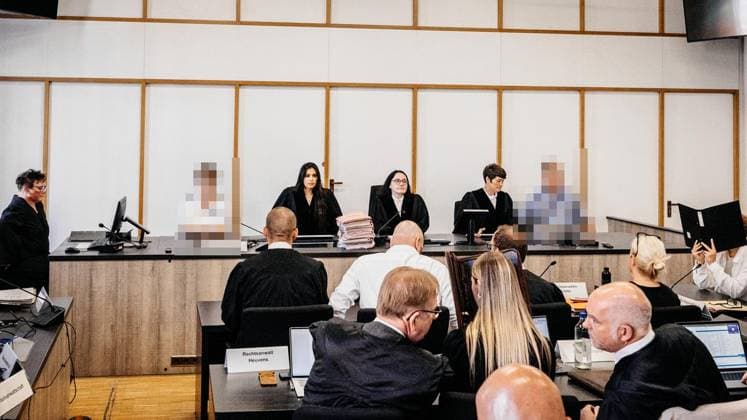 Fall Ibrahima Barry: Beginn Prozess gegen 9 Polizeibeamte 36 KLs 4 25 (Forts. 7.7.) + Mahnwache des Solidaritätskreises Justice for Ibrahima Barry ab 9 Uhr vor dem Gericht ** NUR FÜR REDAKTIONELLE ZWECKE ** EDITORIAL USE ONLY **<p>Fall Ibrahima Barry: Beginn Prozess gegen 9 Polizeibeamte 36 KLs 4 25 (Forts. 7.7.) + Mahnwache des Solidaritätskreises Justice for Ibrahima Barry ab 9 Uhr vor dem Gericht Copyright: ChristophxJendral *** Ibrahima Barry Case: Trial Begins Against 9 Police Officers, 36 Counts, 4, 25 Continued, 7, 7 Vigil by the Justice for Ibrahima Barry Solidarity Group Starting at 9 a.m. in Front of the Courthouse ** FOR EDITORIAL USE ONLY ** EDITORIAL USE ONLY ** p Ibrahima Barry Case: Trial Begins Against 9 Police Copyright: ChristophxJendral doc86fgchhdy04jnmvun82 ,EDITORIAL USE ONLY