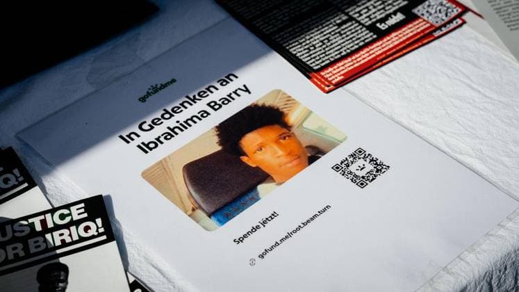 Fall Ibrahima Barry: Beginn Prozess gegen 9 Polizeibeamte 36 KLs 4 25 (Forts. 7.7.) + Mahnwache des Solidaritätskreises Justice for Ibrahima Barry ab 9 Uhr vor dem Gericht ** NUR FÜR REDAKTIONELLE ZWECKE ** EDITORIAL USE ONLY **<p>Fall Ibrahima Barry: Beginn Prozess gegen 9 Polizeibeamte 36 KLs 4 25 (Forts. 7.7.) + Mahnwache des Solidaritätskreises Justice for Ibrahima Barry ab 9 Uhr vor dem Gericht Copyright: ChristophxJendral *** Ibrahima Barry Case: Trial Begins Against 9 Police Officers, 36 Counts, 4, 25 Continued, 7, 7 Vigil by the Justice for Ibrahima Barry Solidarity Group Starting at 9 a.m. in Front of the Courthouse ** FOR EDITORIAL USE ONLY ** EDITORIAL USE ONLY ** p Ibrahima Barry Case: Trial Begins Against 9 Police Copyright: ChristophxJendral doc86fgcen25dkkvrpsgtj ,EDITORIAL USE ONLY