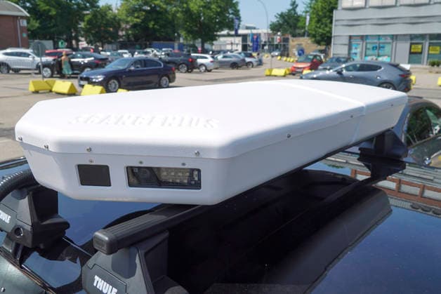 CNTV VIDEOPARKEN- Mit dem neuen PKW vom Landesbetrieb Verkehr (LBV), gibt es jetzt Parkraum Ueberwachung per Videofahrzeug es soll ab dem 7. Juli tausende von Autos gescannt und kontrolliert werden ob sie richtig oder flasch parken 24.06.2026 Hamburg Hightech gegen Parksuender Hamburg Deutschland *** CNTV VIDEO PARKING With the new vehicle from the State Transportation Agency (LBV), video-monitored parking enforcement is now available. Starting July 7, thousands of cars are set to be scanned and checked to see if they are parked correctly or illegally. June 24, 2026, Hamburg: High-tech measures against parking violators, Hamburg, Germany