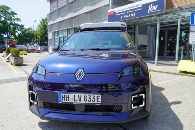 CNTV VIDEOPARKEN- Mit dem neuen PKW vom Landesbetrieb Verkehr (LBV), gibt es jetzt Parkraum Ueberwachung per Videofahrzeug es soll ab dem 7. Juli tausende von Autos gescannt und kontrolliert werden ob sie richtig oder flasch parken 24.06.2026 Hamburg Hightech gegen Parksuender Hamburg Deutschland *** CNTV VIDEO PARKING With the new vehicle from the State Transportation Agency (LBV), video-monitored parking enforcement is now available. Starting July 7, thousands of cars are set to be scanned and checked to see if they are parked correctly or illegally. June 24, 2026, Hamburg: High-tech measures against parking violators, Hamburg, Germany
