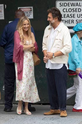 Kate Hudson und Javier Bardem bei den Dreharbeitem zum Kinofilm Hello & Paris in Downtown Manhattan. New York, 23.06.2026 *** Kate Hudson and Javier Bardem on the set of the movie *Hello Paris* in Downtown Manhattan, New York, June 23, 2026 Foto:xJ.xShorex xFuturexImagex hello_6603