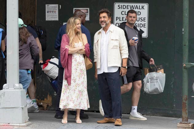 Kate Hudson und Javier Bardem bei den Dreharbeitem zum Kinofilm Hello & Paris in Downtown Manhattan. New York, 23.06.2026 *** Kate Hudson and Javier Bardem on the set of the movie *Hello Paris* in Downtown Manhattan, New York, June 23, 2026 Foto:xJ.xShorex xFuturexImagex hello_6605