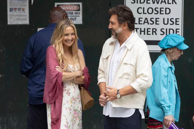 Kate Hudson und Javier Bardem bei den Dreharbeitem zum Kinofilm Hello & Paris in Downtown Manhattan. New York, 23.06.2026 *** Kate Hudson and Javier Bardem on the set of the movie *Hello Paris* in Downtown Manhattan, New York, June 23, 2026 Foto:xJ.xShorex xFuturexImagex hello_6607