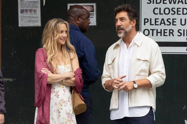 Kate Hudson und Javier Bardem bei den Dreharbeitem zum Kinofilm Hello & Paris in Downtown Manhattan. New York, 23.06.2026 *** Kate Hudson and Javier Bardem on the set of the movie *Hello Paris* in Downtown Manhattan, New York, June 23, 2026 Foto:xJ.xShorex xFuturexImagex hello_6608