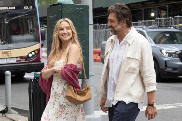 Kate Hudson und Javier Bardem bei den Dreharbeitem zum Kinofilm Hello & Paris in Downtown Manhattan. New York, 23.06.2026 *** Kate Hudson and Javier Bardem on the set of the movie *Hello Paris* in Downtown Manhattan, New York, June 23, 2026 Foto:xJ.xShorex xFuturexImagex hello_6612