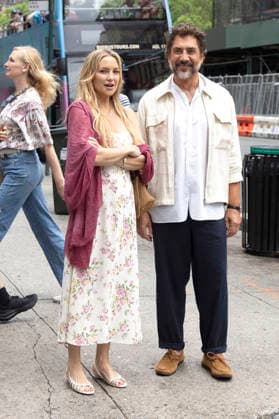 Kate Hudson und Javier Bardem bei den Dreharbeitem zum Kinofilm Hello & Paris in Downtown Manhattan. New York, 23.06.2026 *** Kate Hudson and Javier Bardem on the set of the movie *Hello Paris* in Downtown Manhattan, New York, June 23, 2026 Foto:xJ.xShorex xFuturexImagex hello_6615