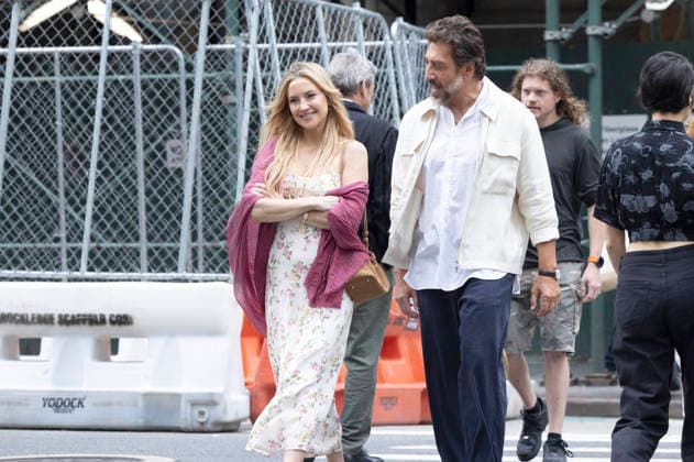 Kate Hudson und Javier Bardem bei den Dreharbeitem zum Kinofilm Hello & Paris in Downtown Manhattan. New York, 23.06.2026 *** Kate Hudson and Javier Bardem on the set of the movie *Hello Paris* in Downtown Manhattan, New York, June 23, 2026 Foto:xJ.xShorex xFuturexImagex hello_6623