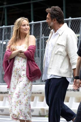Kate Hudson und Javier Bardem bei den Dreharbeitem zum Kinofilm Hello & Paris in Downtown Manhattan. New York, 23.06.2026 *** Kate Hudson and Javier Bardem on the set of the movie *Hello Paris* in Downtown Manhattan, New York, June 23, 2026 Foto:xJ.xShorex xFuturexImagex hello_6632
