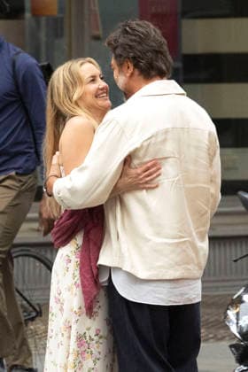 Kate Hudson und Javier Bardem bei den Dreharbeitem zum Kinofilm Hello & Paris in Downtown Manhattan. New York, 23.06.2026 *** Kate Hudson and Javier Bardem on the set of the movie *Hello Paris* in Downtown Manhattan, New York, June 23, 2026 Foto:xJ.xShorex xFuturexImagex hello_6636