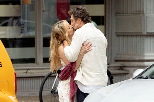 Kate Hudson und Javier Bardem bei den Dreharbeitem zum Kinofilm Hello & Paris in Downtown Manhattan. New York, 23.06.2026 *** Kate Hudson and Javier Bardem on the set of the movie *Hello Paris* in Downtown Manhattan, New York, June 23, 2026 Foto:xJ.xShorex xFuturexImagex hello_6638
