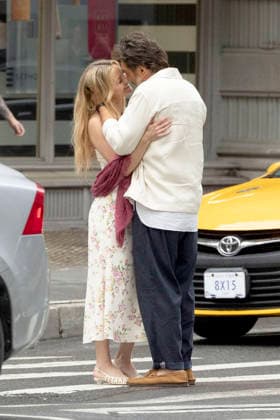 Kate Hudson und Javier Bardem bei den Dreharbeitem zum Kinofilm Hello & Paris in Downtown Manhattan. New York, 23.06.2026 *** Kate Hudson and Javier Bardem on the set of the movie *Hello Paris* in Downtown Manhattan, New York, June 23, 2026 Foto:xJ.xShorex xFuturexImagex hello_6641