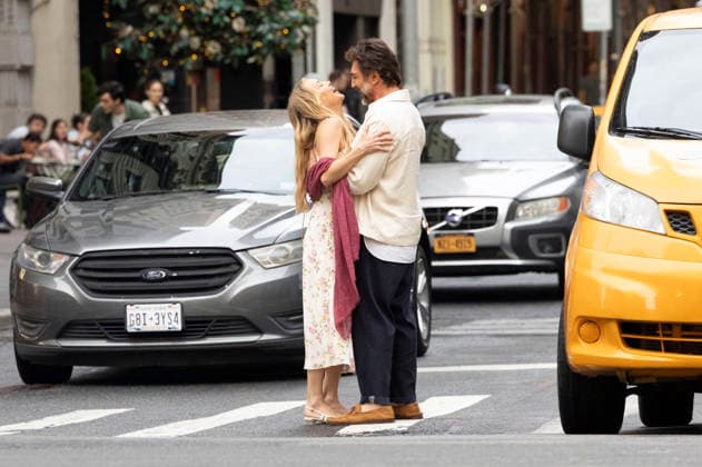 Kate Hudson und Javier Bardem bei den Dreharbeitem zum Kinofilm Hello & Paris in Downtown Manhattan. New York, 23.06.2026 *** Kate Hudson and Javier Bardem on the set of the movie *Hello Paris* in Downtown Manhattan, New York, June 23, 2026 Foto:xJ.xShorex xFuturexImagex hello_6643
