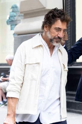 Javier Bardem bei den Dreharbeitem zum Kinofilm Hello & Paris in Downtown Manhattan. New York, 23.06.2026 *** Javier Bardem on the set of the movie *Hello Paris* in downtown Manhattan, New York, June 23, 2026 Foto:xJ.xShorex xFuturexImagex hello_6645