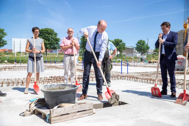 Bausenator Achim Lerm bei der Grundsteinlegung GER, Grundsteinlegung, Inklusives Schulzentrum Am Ellernholzteich, Greifswald, Schule, Hochbau, Schulbau, Neubau, Zeitkapsel *** Senator for Construction Achim Lerm at the groundbreaking ceremony GER, groundbreaking ceremony, Inclusive School Center Am Ellernholzteich, Greifswald, school, building construction, school construction, new construction, time capsule