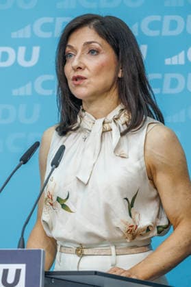 Katherina Reiche Bundesministerin fuer Wirtschaft und Energie bei einem Werkstattgespraech Industriestandort Deutschland: Klimaschutz, Wettbewerbsfaehigkeit und die neue geopolitische Lage Katherina Reiche Bundesministerin fuer Wirtschaft und Energie bei einem Werkstattgespraech Industriestandort Deutschland: Klimaschutz, Wettbewerbsfaehigkeit und die neue geopolitische Lage am 24.06.2026 im Konrad-Adenauer-Haus in Berlin. Berlin Deutschland *** Katherina Reiche, Federal Minister for Economic Affairs and Energy, at a workshop discussion titled Germany as an Industrial Hub: Climate Protection, Competitiveness, and the New Geopolitical Situation Katherina Reiche, Federal Minister for Economic Affairs and Energy, at a workshop discussion t
