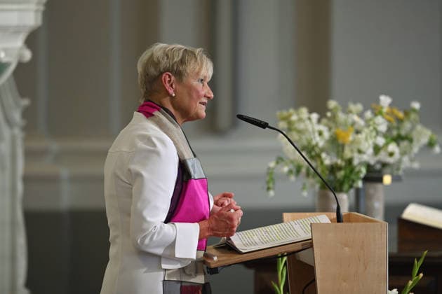 EKD-Ratsvorsitzende Kirsten Fehrs spricht am Mittwoch (24.06.2026) beim Johannisempfang in der Franzoesischen Friedrichstadtkirche am Gendarmenmarkt in Berlin. Traditionell werden dazu Gaeste aus der Bundespolitik und aus anderen Religionsgemeinschaften eingeladen. Der Johannisempfang, der in diesem Jahr genau auf den Johannistag (24. Juni) faellt, wird von der Bevollmaechtigten der EKD, Anne Gidion, ausgerichtet. Sie vertritt die Interessen der evangelischen Kirche gegenueber der Politik in Berlin und Bruessel. (Siehe epd-Meldung vom 24.06.2026) EDITORIAL USE ONLY *** EKD Council Chair Kirsten Fehrs will speak on Wednesday, June 24, 2026, at the St. John’s Reception at the French Friedrichstadt Church on Gendarmenmarkt in Berlin. Tradition Copyright: epd-bild ChristianxDitsch Johannisempfang 10