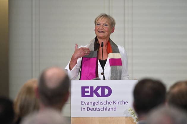 EKD-Ratsvorsitzende Kirsten Fehrs spricht am Mittwoch (24.06.2026) beim Johannisempfang in der Franzoesischen Friedrichstadtkirche am Gendarmenmarkt in Berlin. Traditionell werden dazu Gaeste aus der Bundespolitik und aus anderen Religionsgemeinschaften eingeladen. Der Johannisempfang, der in diesem Jahr genau auf den Johannistag (24. Juni) faellt, wird von der Bevollmaechtigten der EKD, Anne Gidion, ausgerichtet. Sie vertritt die Interessen der evangelischen Kirche gegenueber der Politik in Berlin und Bruessel. (Siehe epd-Meldung vom 24.06.2026) EDITORIAL USE ONLY *** EKD Council Chair Kirsten Fehrs will speak on Wednesday, June 24, 2026, at the St. John’s Reception at the French Friedrichstadt Church on Gendarmenmarkt in Berlin. Tradition Copyright: epd-bild ChristianxDitsch Johannisempfang 11