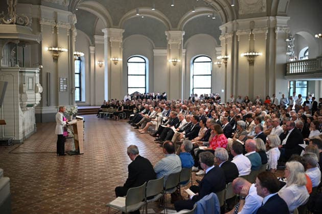 EKD-Ratsvorsitzende Kirsten Fehrs spricht am Mittwoch (24.06.2026) beim Johannisempfang in der Franzoesischen Friedrichstadtkirche am Gendarmenmarkt in Berlin. Traditionell werden dazu Gaeste aus der Bundespolitik und aus anderen Religionsgemeinschaften eingeladen. Der Johannisempfang, der in diesem Jahr genau auf den Johannistag (24. Juni) faellt, wird von der Bevollmaechtigten der EKD, Anne Gidion, ausgerichtet. Sie vertritt die Interessen der evangelischen Kirche gegenueber der Politik in Berlin und Bruessel. (Siehe epd-Meldung vom 24.06.2026) EDITORIAL USE ONLY *** EKD Council Chair Kirsten Fehrs will speak on Wednesday, June 24, 2026, at the St. John’s Reception at the French Friedrichstadt Church on Gendarmenmarkt in Berlin. Tradition Copyright: epd-bild ChristianxDitsch Johannisempfang14