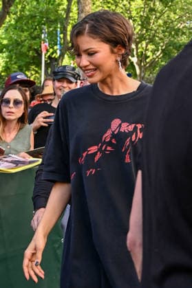 Tom Holland and his wife Zendaya spend time with their fans as they leave the Shangri-La Hotel before the Paris premiere of the film *Spider-Man: Brand New Day*, June 24, 2026. Gedeon Taieb, Bestimage. Tom Holland and his wife Zendaya spend time with fans as they leave the Shangri-La Hotel before the Paris premiere of the film *Spider-Man: Brand New Day* on June 24, 2026, in Paris, France.  Copyright: xGedeonxTaiebx xBestimagexGedeonxTaiebx xBestimagex