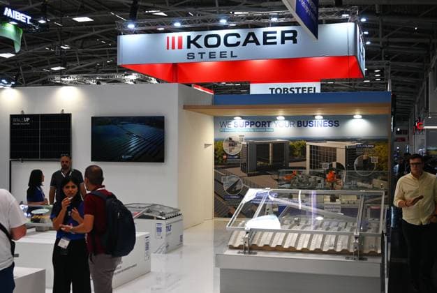 Die Intersolar Europe findet bis Donnerstag, den 25. Juni 2026 auf der Messe München statt. Sie ist die weltweit führende Fachmesse für die Solarwirtschaft und der grösste Teil von The smarter E Europe, Europas grösster Messeallianz für die Energiewirtschaft. Foto: Messestand Conterra Tracker *** Intersolar Europe will take place at the Munich Trade Fair Center through Thursday, June 25, 2026. It is the world’s leading trade fair for the solar industry and the largest component of The smarter E Europe, Europe’s largest trade fair alliance for the energy sector. Photo: Conterra Tracker booth