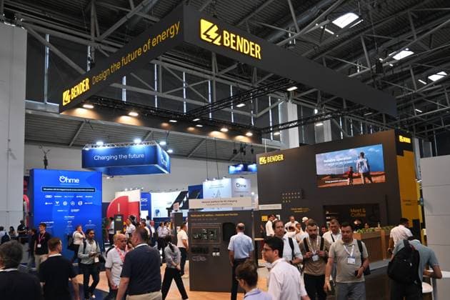 Die Intersolar Europe findet bis Donnerstag, den 25. Juni 2026 auf der Messe München statt. Sie ist die weltweit führende Fachmesse für die Solarwirtschaft und der grösste Teil von The smarter E Europe, Europas grösster Messeallianz für die Energiewirtschaft. Foto: Messestand Bender GmbH und Co KG *** Intersolar Europe will take place at the Munich Trade Fair Center through Thursday, June 25, 2026. It is the world’s leading trade fair for the solar industry and the largest component of The smarter E Europe, Europe’s largest trade fair alliance for the energy sector. Photo: Bender GmbH & Co. KG booth