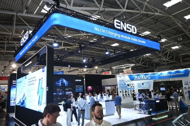 Die Intersolar Europe findet bis Donnerstag, den 25. Juni 2026 auf der Messe München statt. Sie ist die weltweit führende Fachmesse für die Solarwirtschaft und der grösste Teil von The smarter E Europe, Europas grösster Messeallianz für die Energiewirtschaft. Foto: Messestand ENSD Charging-Module *** Intersolar Europe will take place at the Munich Trade Fair Center through Thursday, June 25, 2026. It is the world’s leading trade fair for the solar industry and the largest component of The smarter E Europe, Europe’s largest trade fair alliance for the energy sector. Photo: ENSD Charging Module booth