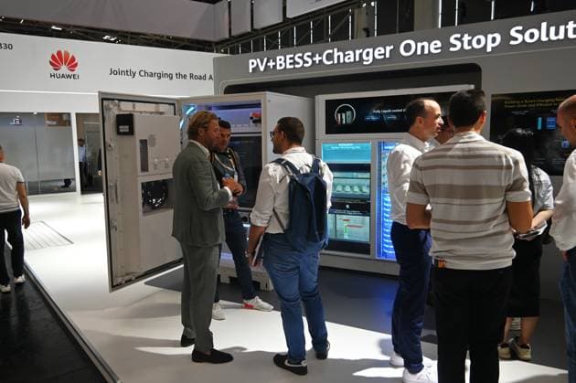 Die Intersolar Europe findet bis Donnerstag, den 25. Juni 2026 auf der Messe München statt. Sie ist die weltweit führende Fachmesse für die Solarwirtschaft und der grösste Teil von The smarter E Europe, Europas grösster Messeallianz für die Energiewirtschaft. Foto: Messestand Huawei Digital Power *** Intersolar Europe will take place at Messe München through Thursday, June 25, 2026. It is the world’s leading trade fair for the solar industry and the largest component of The smarter E Europe, Europe’s largest trade fair alliance for the energy sector. Photo: Huawei Digital Power booth